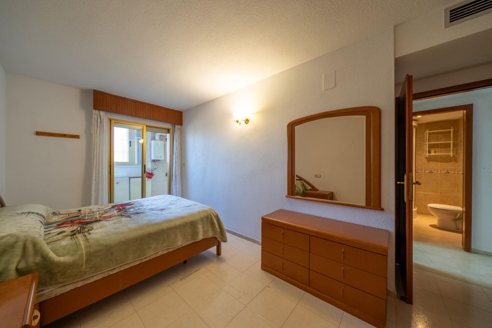 Piso de 2 habitaciones en Alicante / Alacant ciudad en venta con piscina garaje - 349.000 € (Ref: 9356753)