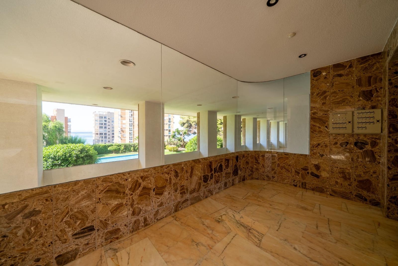 Piso de 2 habitaciones en Alicante / Alacant ciudad en venta con piscina garaje - 349.000 € (Ref: 9356753)