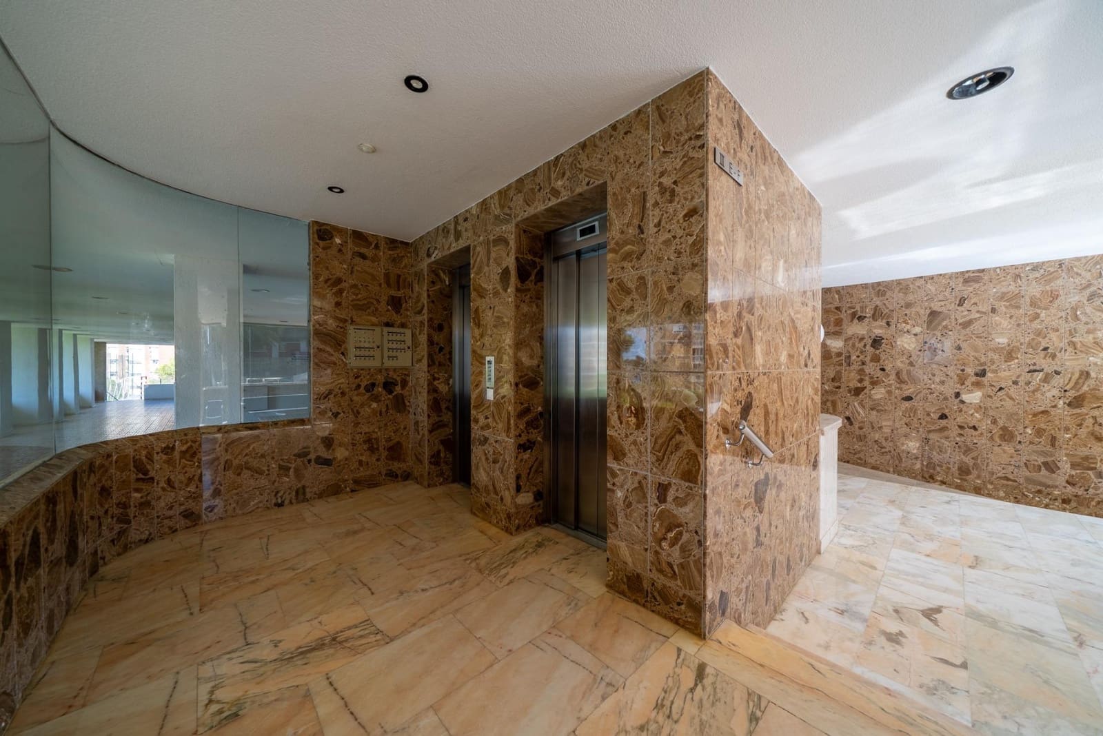 Piso de 2 habitaciones en Alicante / Alacant ciudad en venta con piscina garaje - 349.000 € (Ref: 9356753)