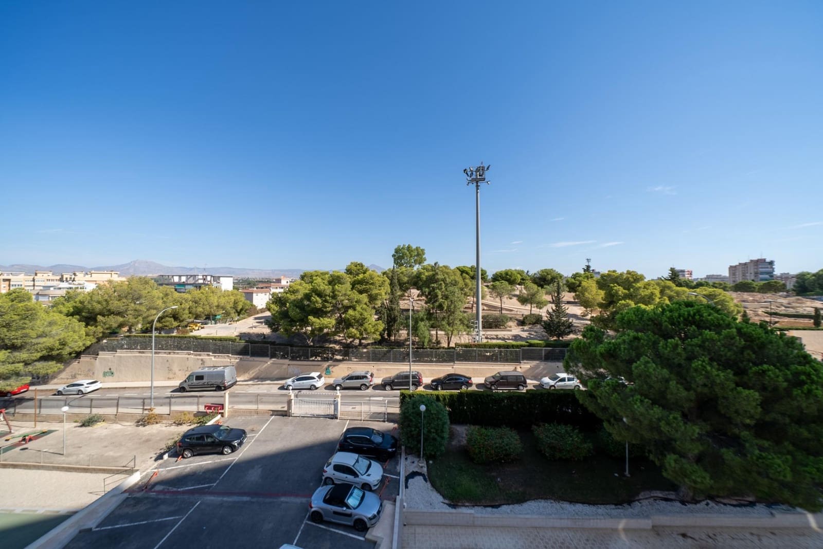 Piso de 2 habitaciones en Alicante / Alacant ciudad en venta con piscina garaje - 349.000 € (Ref: 9356753)