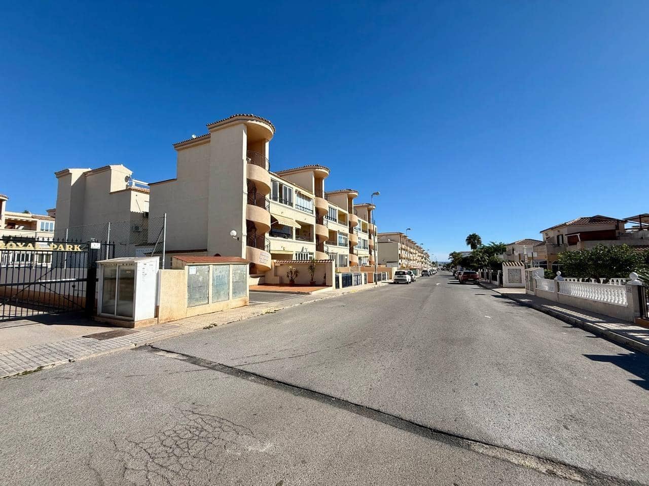 Apartamento de 2 habitaciones en Orihuela Costa en venta con piscina - 144.900 € (Ref: 9359592)