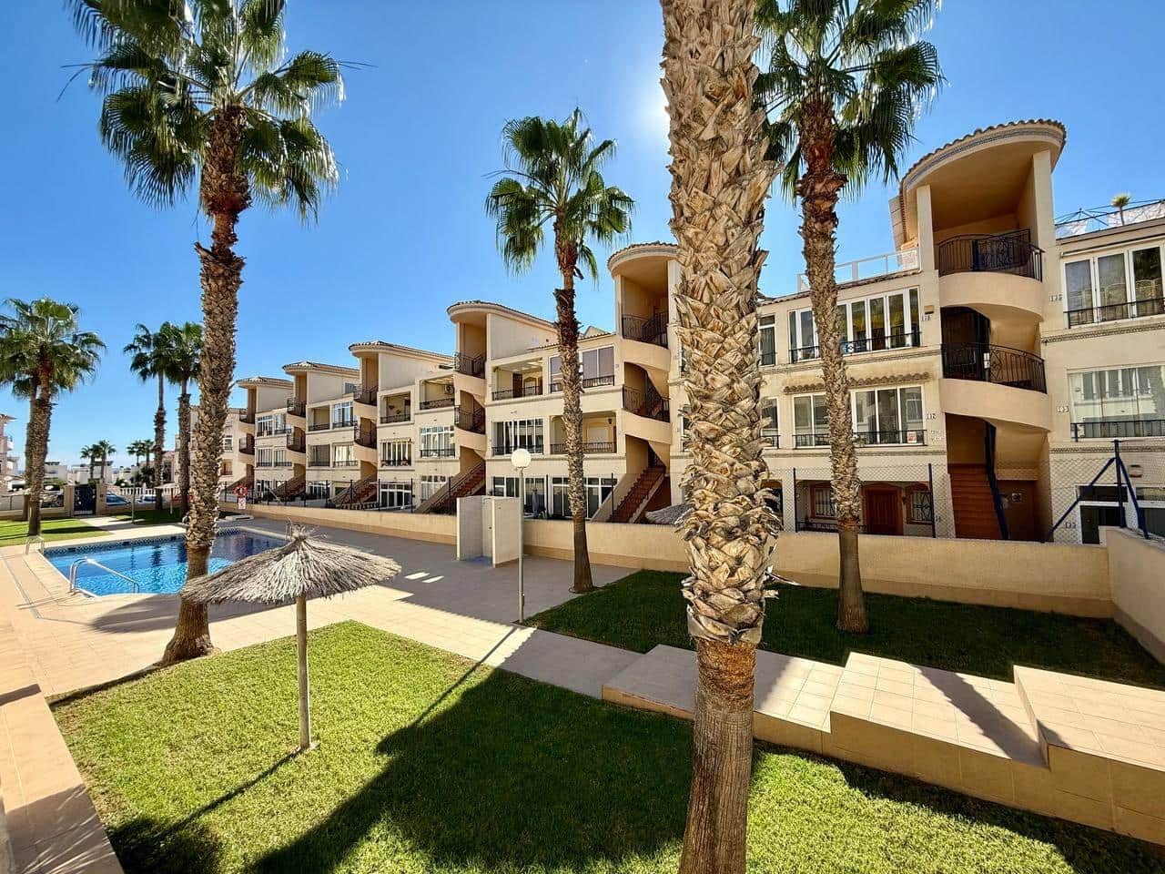 Apartamento de 2 habitaciones en Orihuela Costa en venta con piscina - 144.900 € (Ref: 9359592)