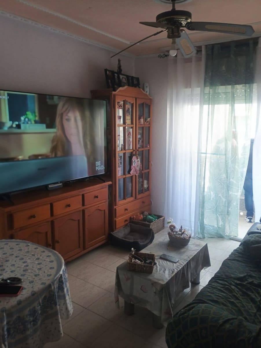 Apartamento de 2 habitaciones en Torrevieja en venta con piscina - 115.000 € (Ref: 9362631)