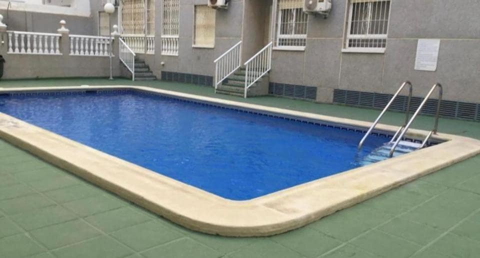 Apartamento de 2 habitaciones en Torrevieja en venta con piscina - 115.000 € (Ref: 9362631)