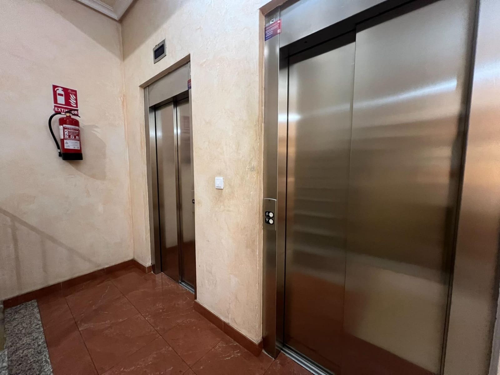 2 makuuhuone Huoneisto myytävänä paikassa Torrevieja mukana uima-altaan - 149 900 € (Ref: 9367505)