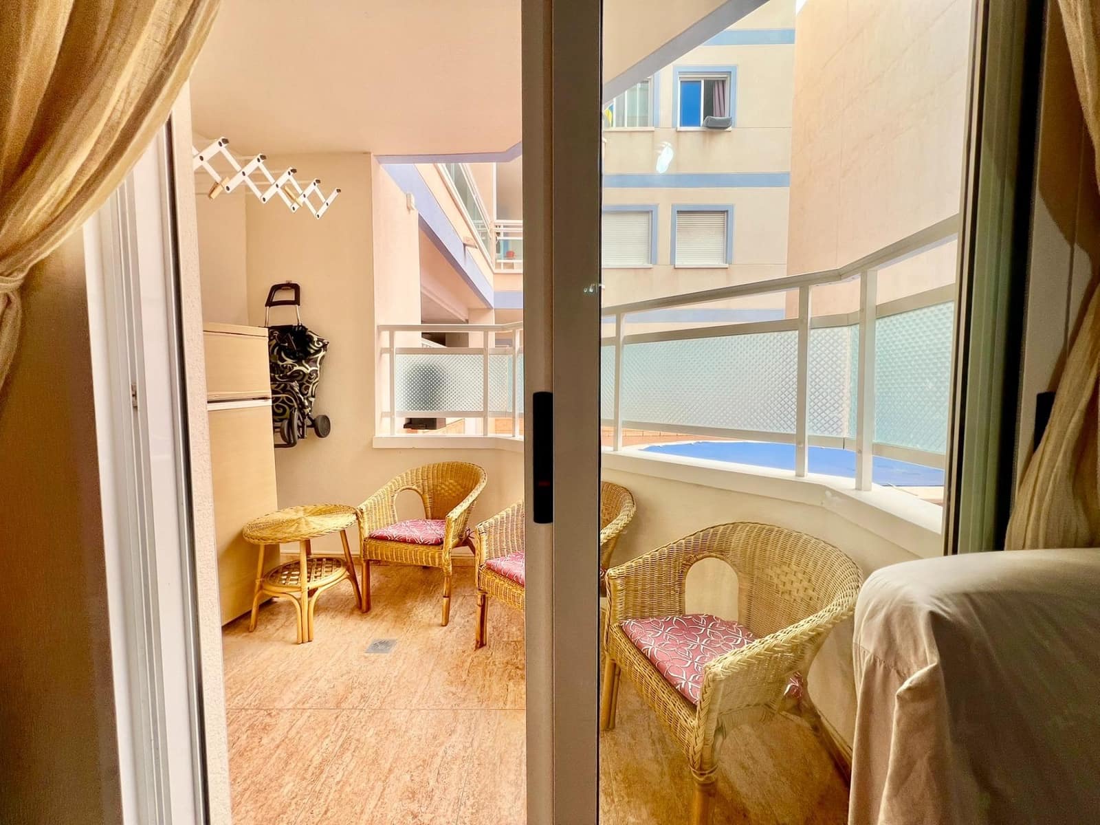 2 makuuhuone Huoneisto myytävänä paikassa Torrevieja mukana uima-altaan - 149 900 € (Ref: 9367505)