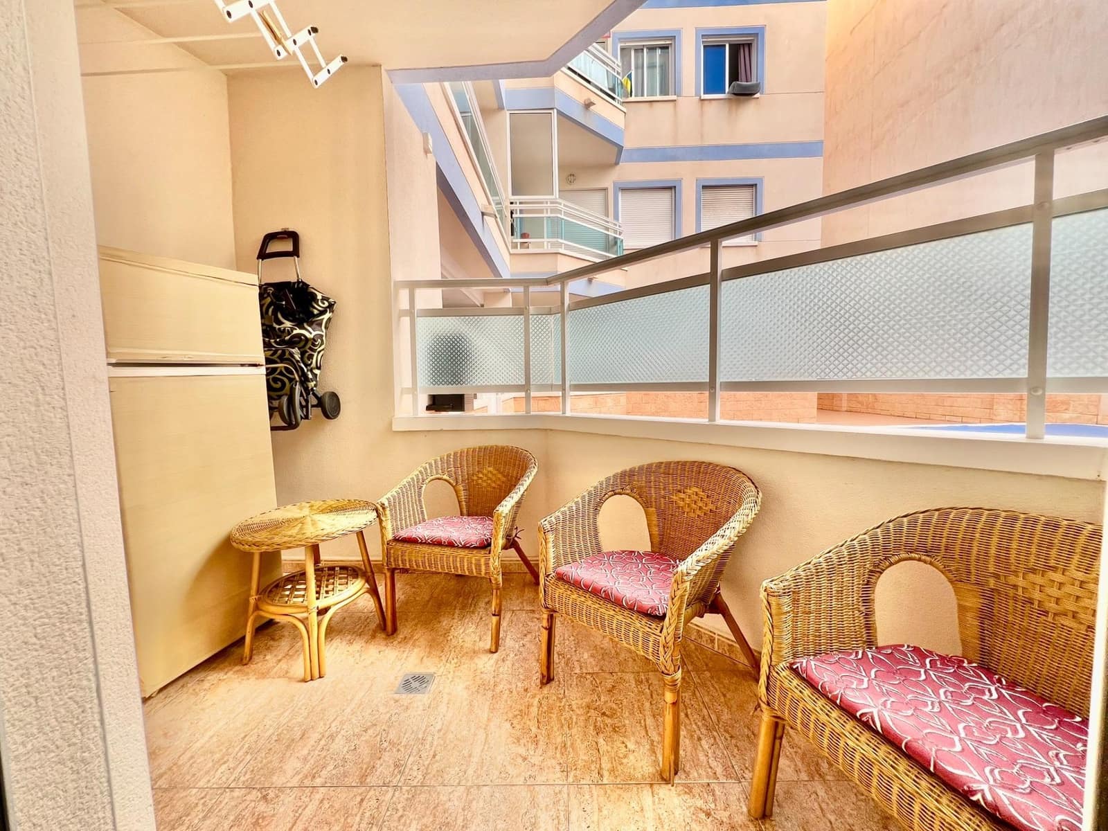 2 makuuhuone Huoneisto myytävänä paikassa Torrevieja mukana uima-altaan - 149 900 € (Ref: 9367505)