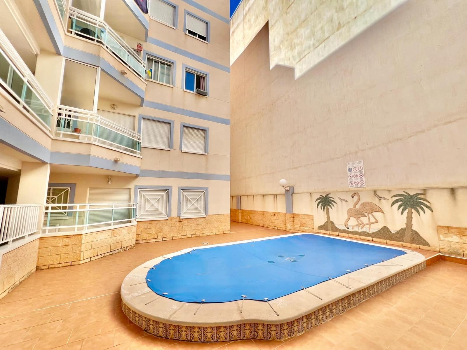 2 makuuhuone Huoneisto myytävänä paikassa Torrevieja mukana uima-altaan - 149 900 € (Ref: 9367505)