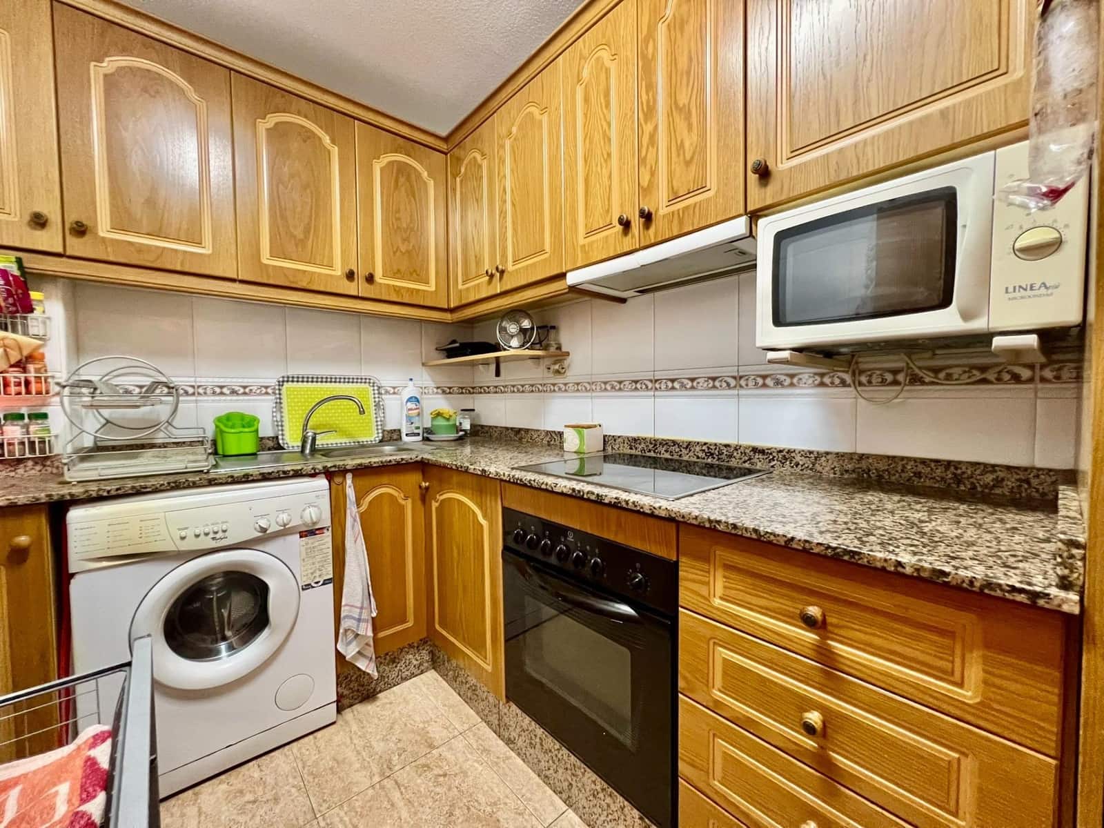 2 makuuhuone Huoneisto myytävänä paikassa Torrevieja mukana uima-altaan - 149 900 € (Ref: 9367505)