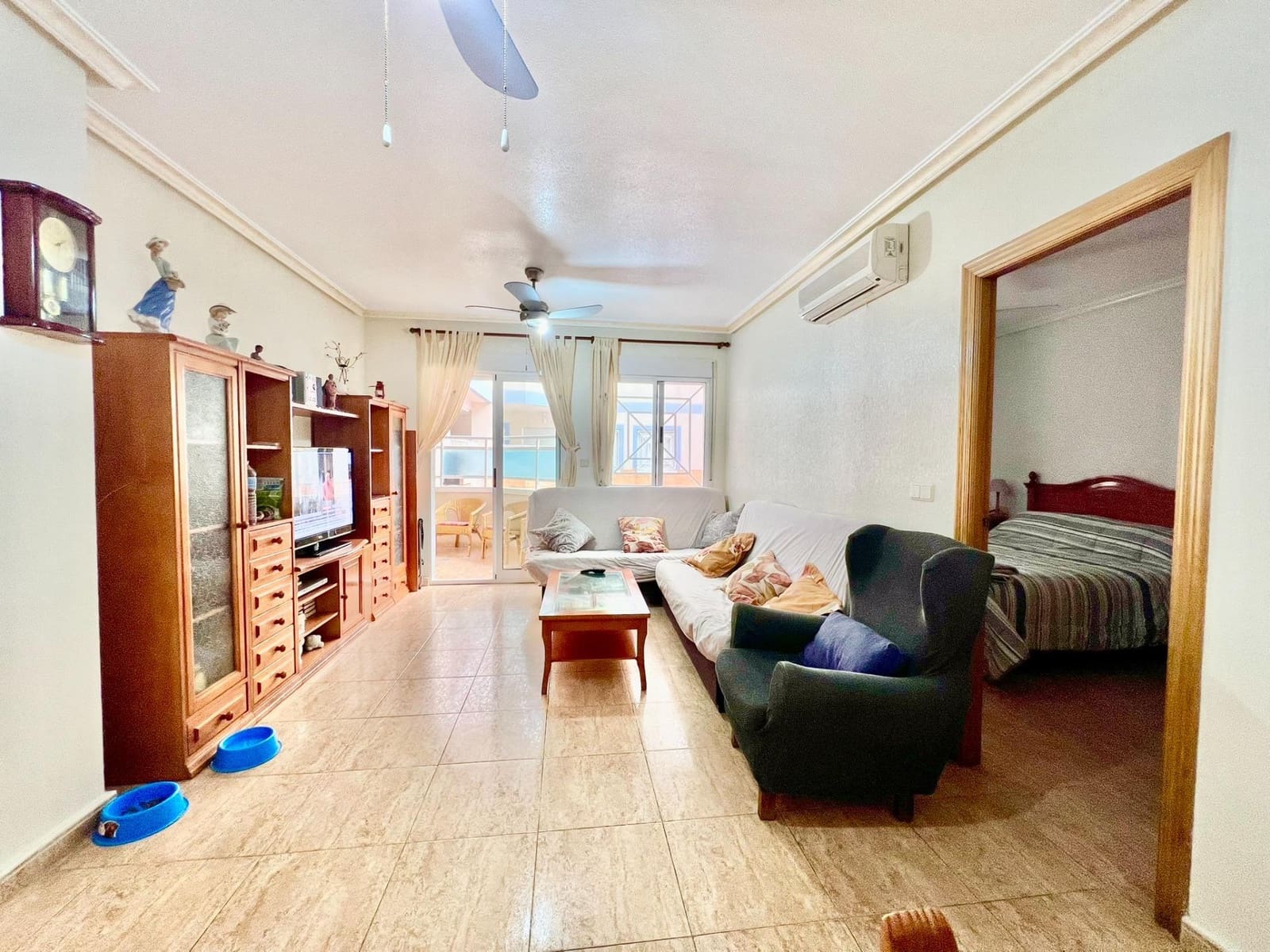 2 makuuhuone Huoneisto myytävänä paikassa Torrevieja mukana uima-altaan - 149 900 € (Ref: 9367505)