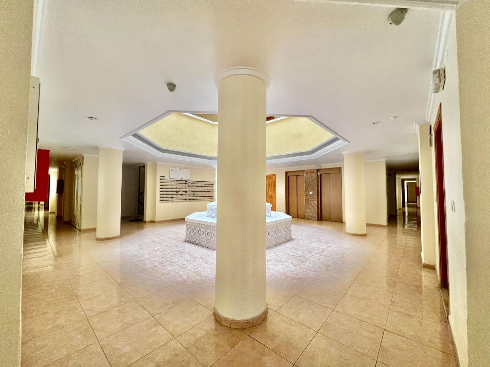 Apartamento de 2 habitaciones en Torrevieja en venta con piscina - 139.900 € (Ref: 9367507)