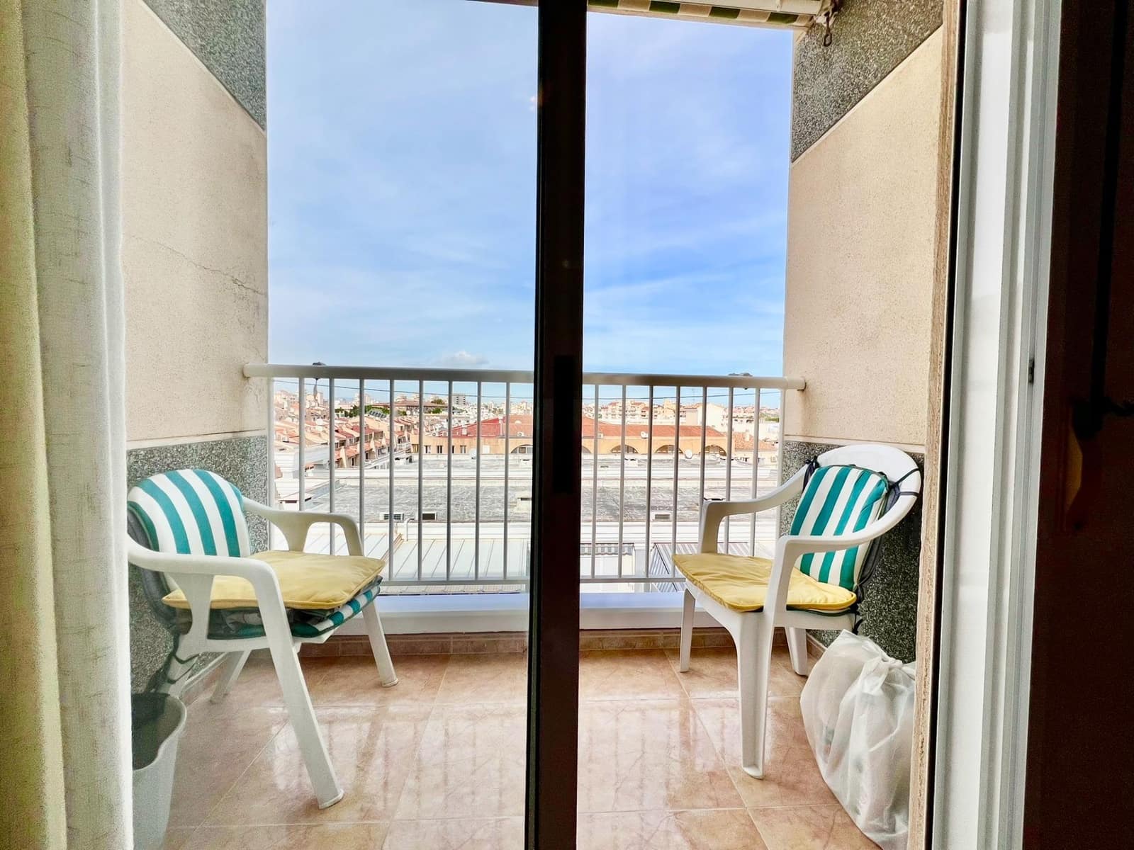 Apartamento de 2 habitaciones en Torrevieja en venta con piscina - 139.900 € (Ref: 9367507)