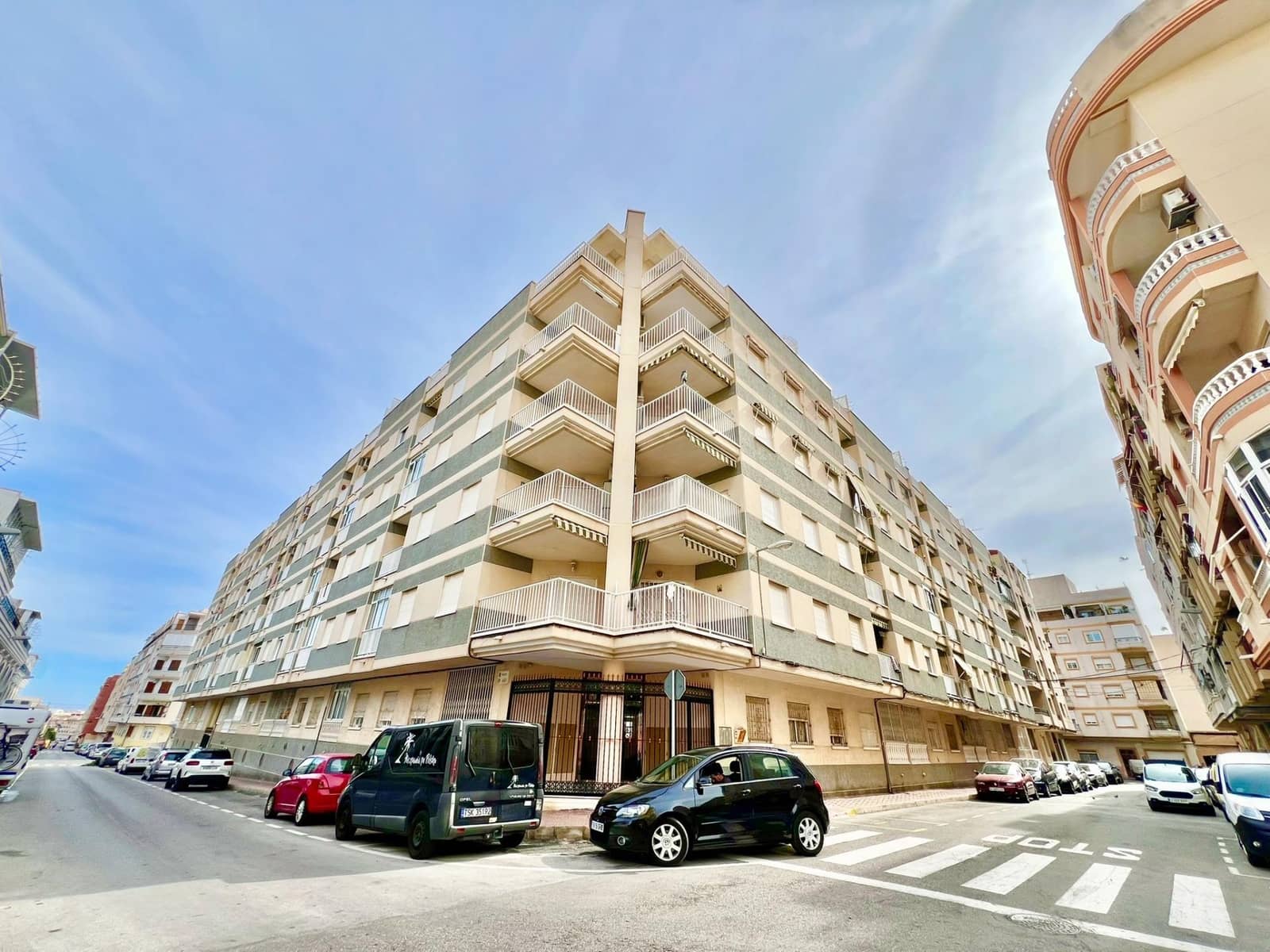 Apartamento de 2 habitaciones en Torrevieja en venta con piscina - 139.900 € (Ref: 9367507)