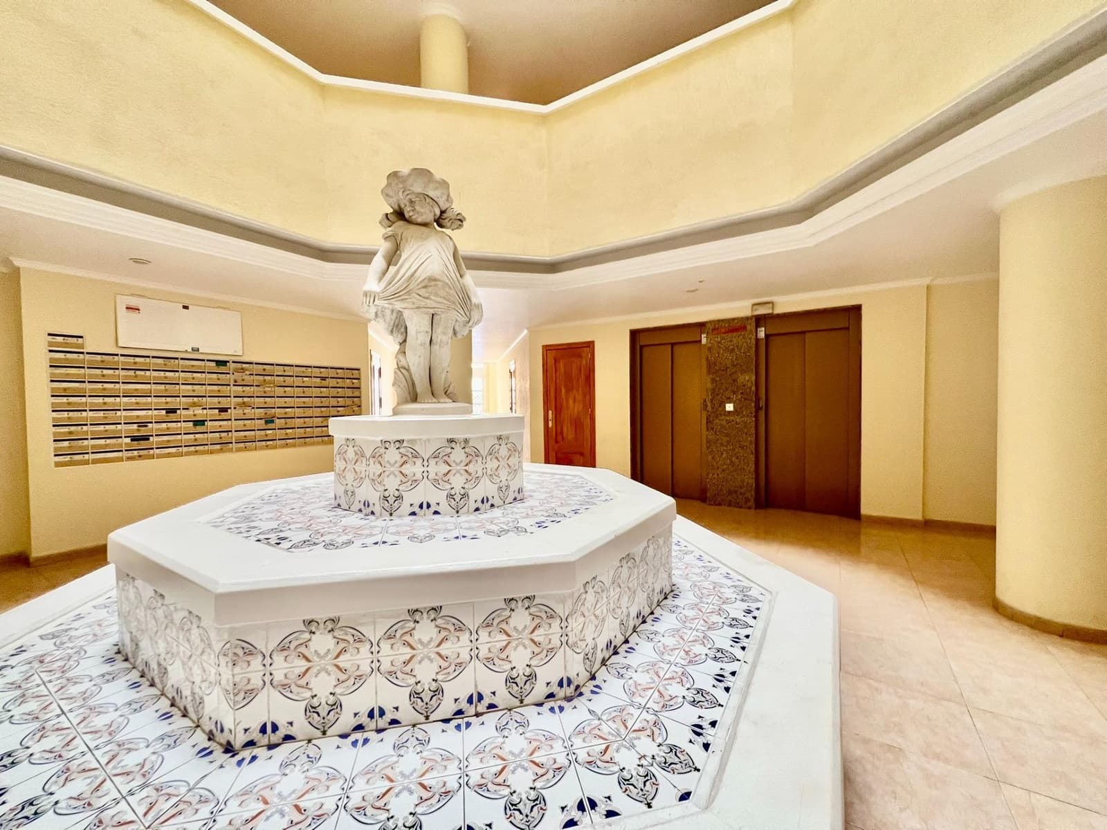 Apartamento de 2 habitaciones en Torrevieja en venta con piscina - 139.900 € (Ref: 9367507)