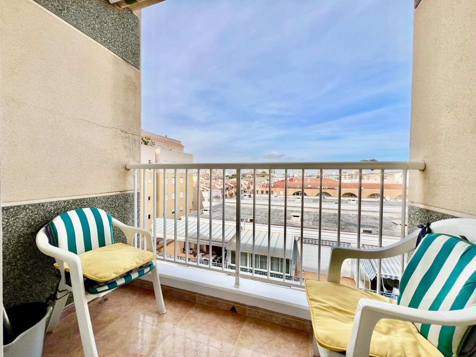 Apartamento de 2 habitaciones en Torrevieja en venta con piscina - 139.900 € (Ref: 9367507)