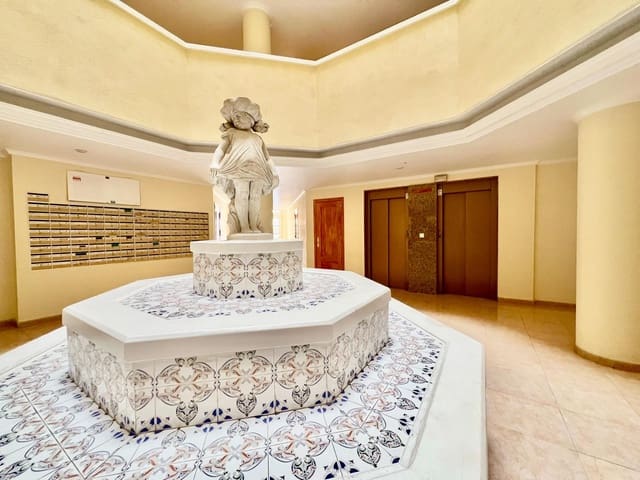 Apartamento de 2 habitaciones en Playa del Cura, Torrevieja en venta con piscina - 139.900 € (Ref: 9367507)