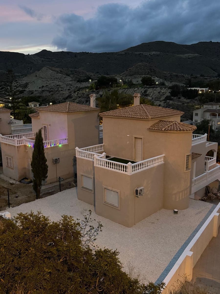 3 bedroom Villa for sale in El Campello with garage - € 550,000 (Ref: 9374025)