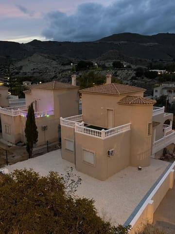 3 bedroom Villa for sale in El Campello with garage - € 550,000 (Ref: 9374025)