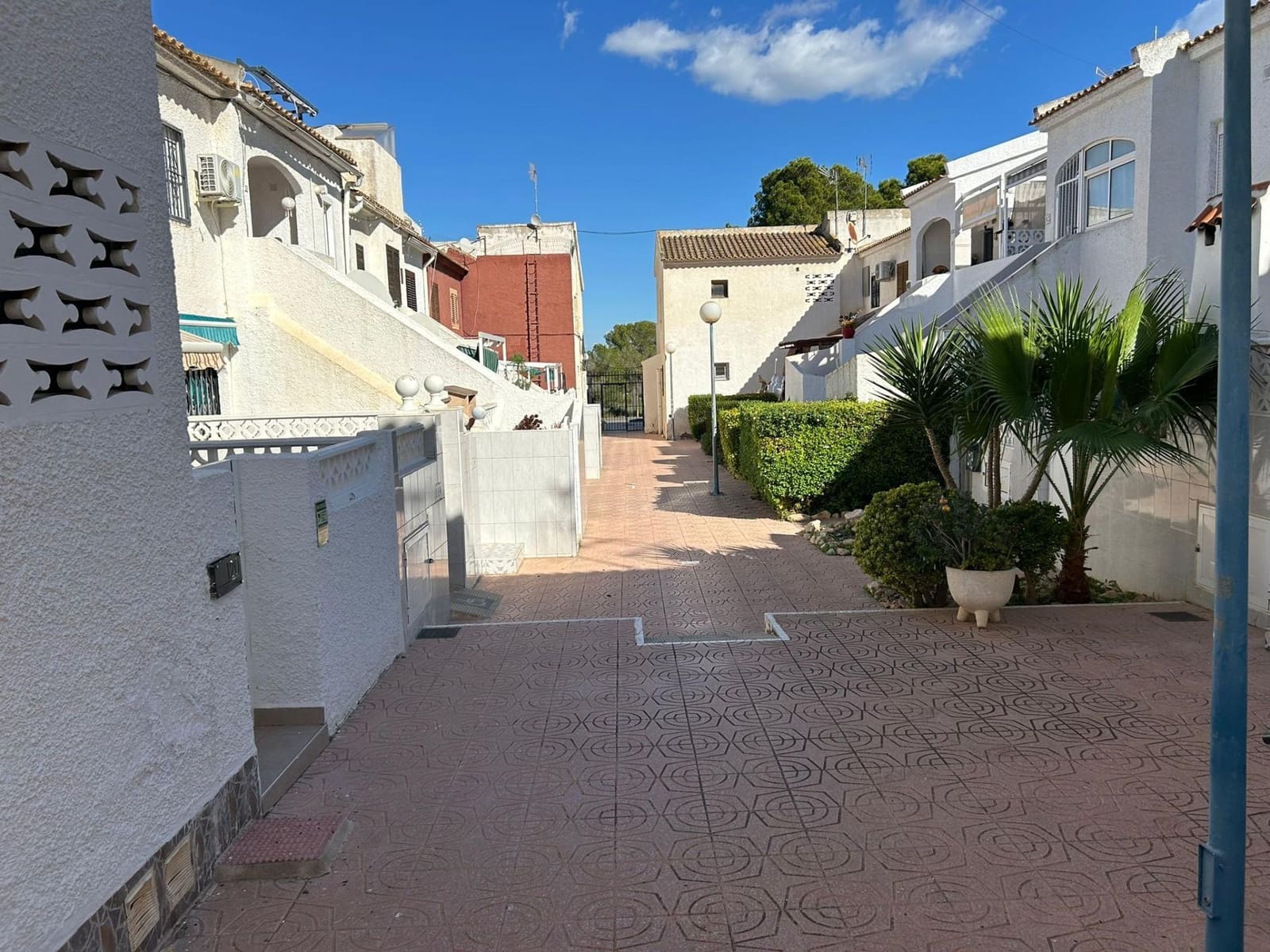 1 chambre Bungalow à vendre à Torrevieja avec piscine - 105 000 € (Ref: 9376712)