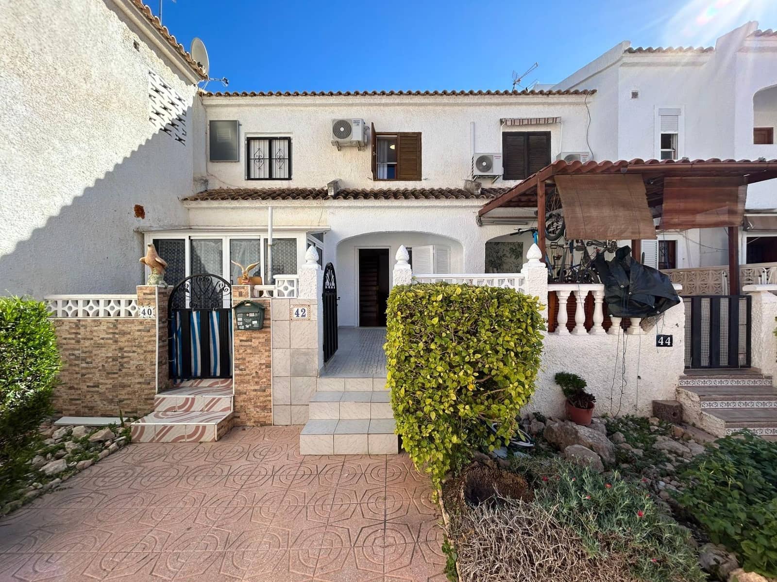 1 chambre Bungalow à vendre à Torrevieja avec piscine - 105 000 € (Ref: 9376712)