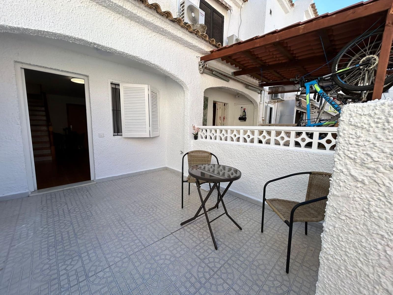 1 chambre Bungalow à vendre à Torrevieja avec piscine - 105 000 € (Ref: 9376712)