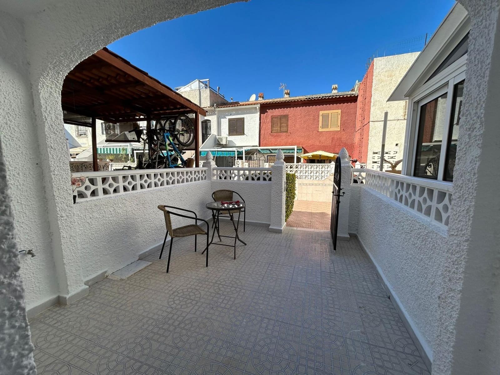1 chambre Bungalow à vendre à Torrevieja avec piscine - 105 000 € (Ref: 9376712)