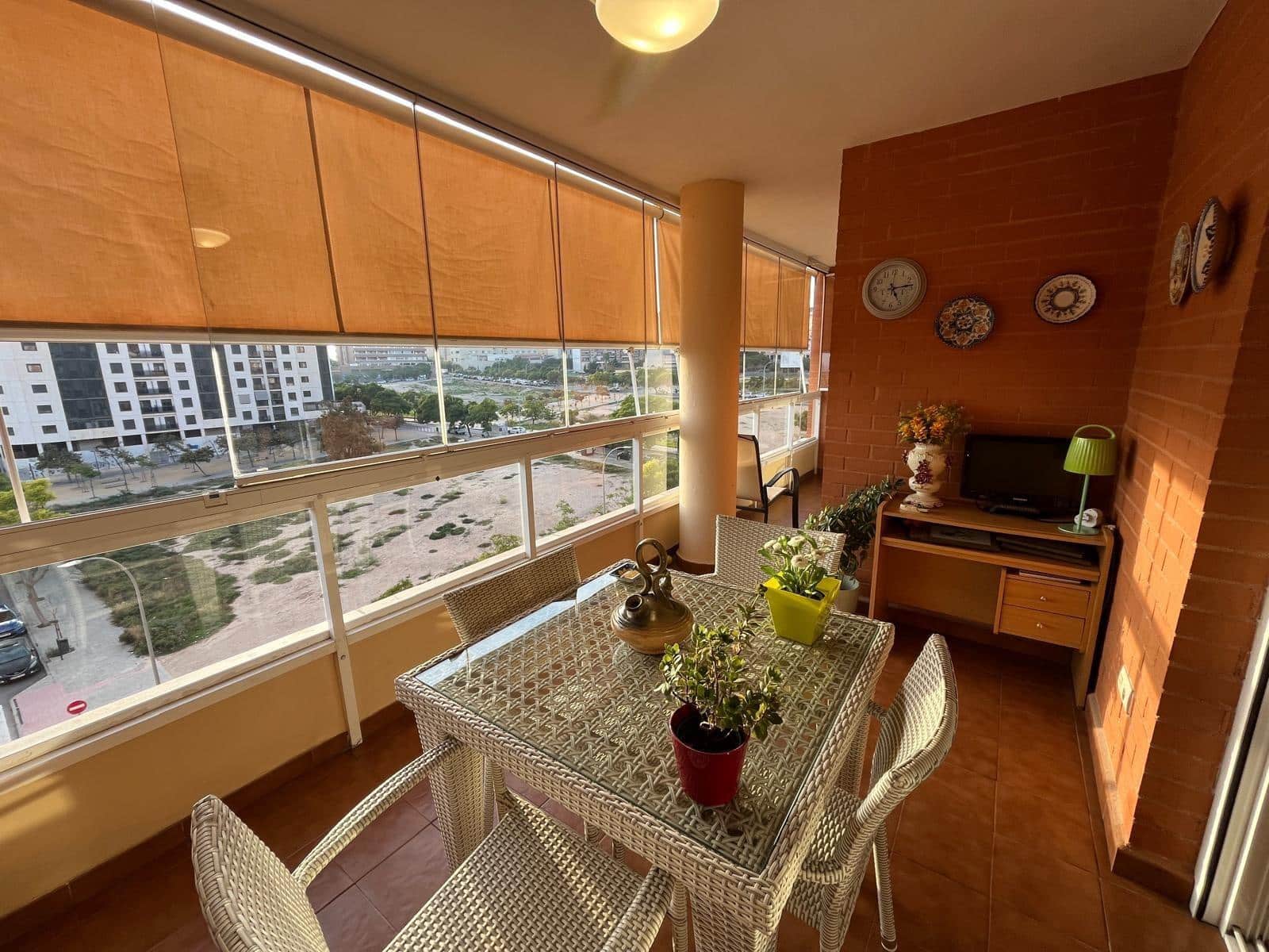 2 soveværelse Lejlighed til salg i Alicante by med swimmingpool garage - € 340.000 (Ref: 9379023)