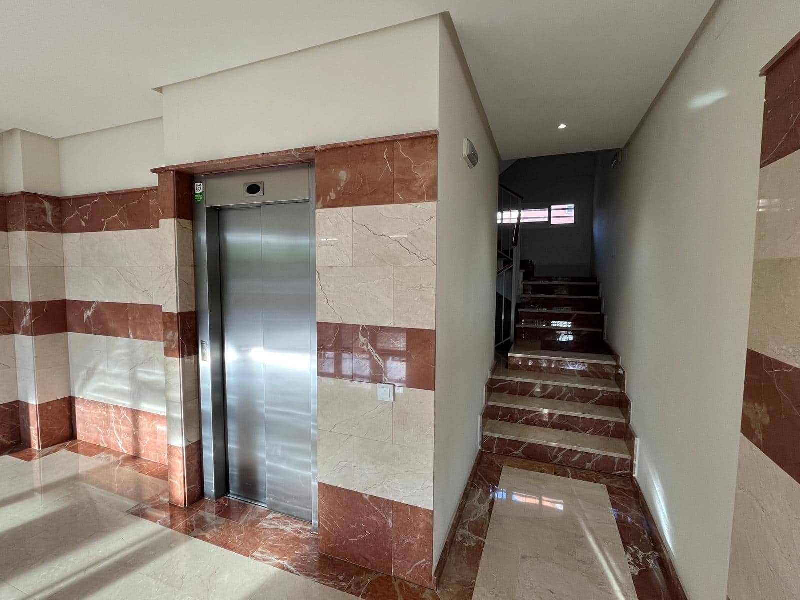 2 soveværelse Lejlighed til salg i Alicante by med swimmingpool garage - € 340.000 (Ref: 9379023)