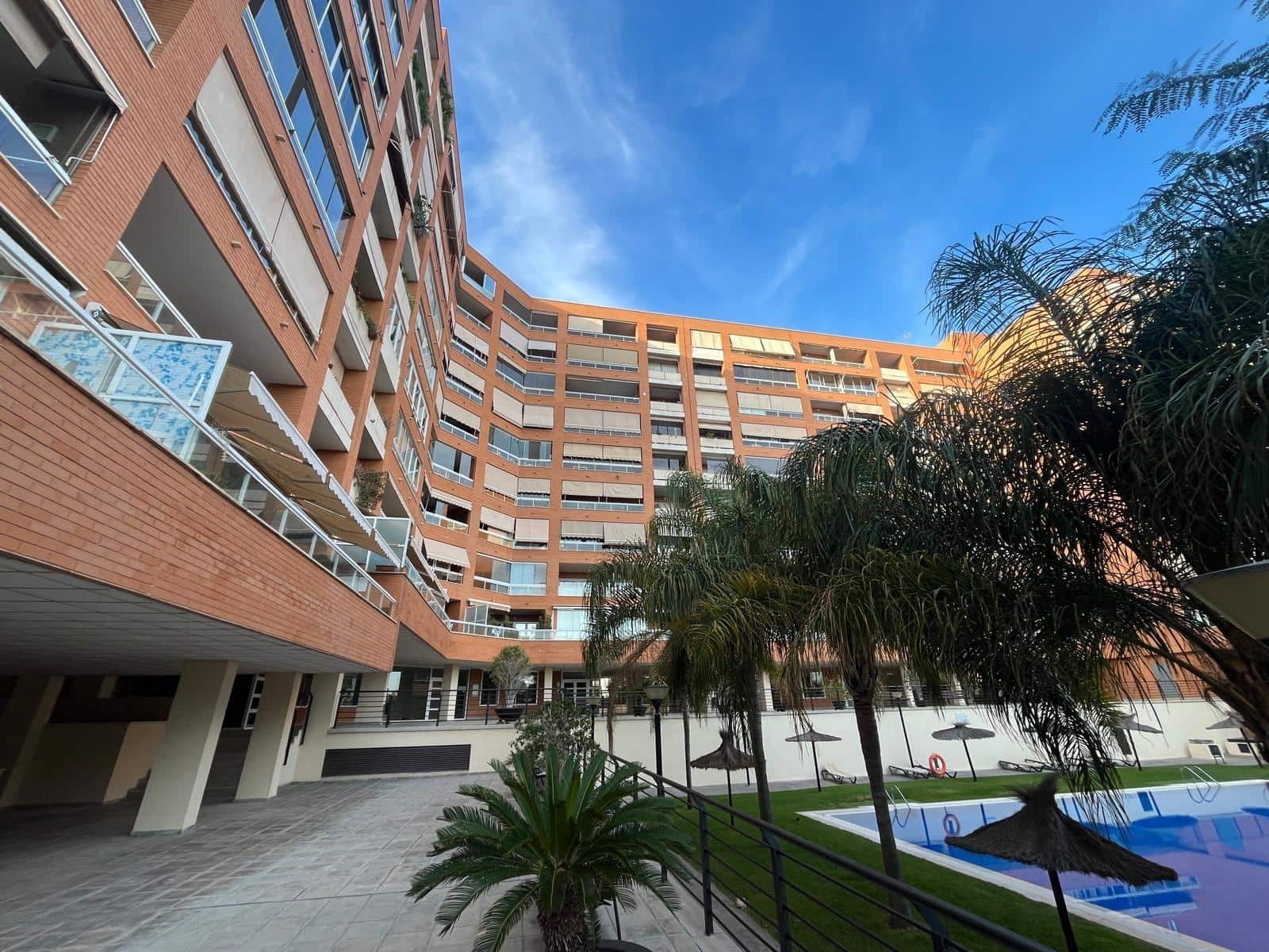 2 soveværelse Lejlighed til salg i Alicante by med swimmingpool garage - € 340.000 (Ref: 9379023)