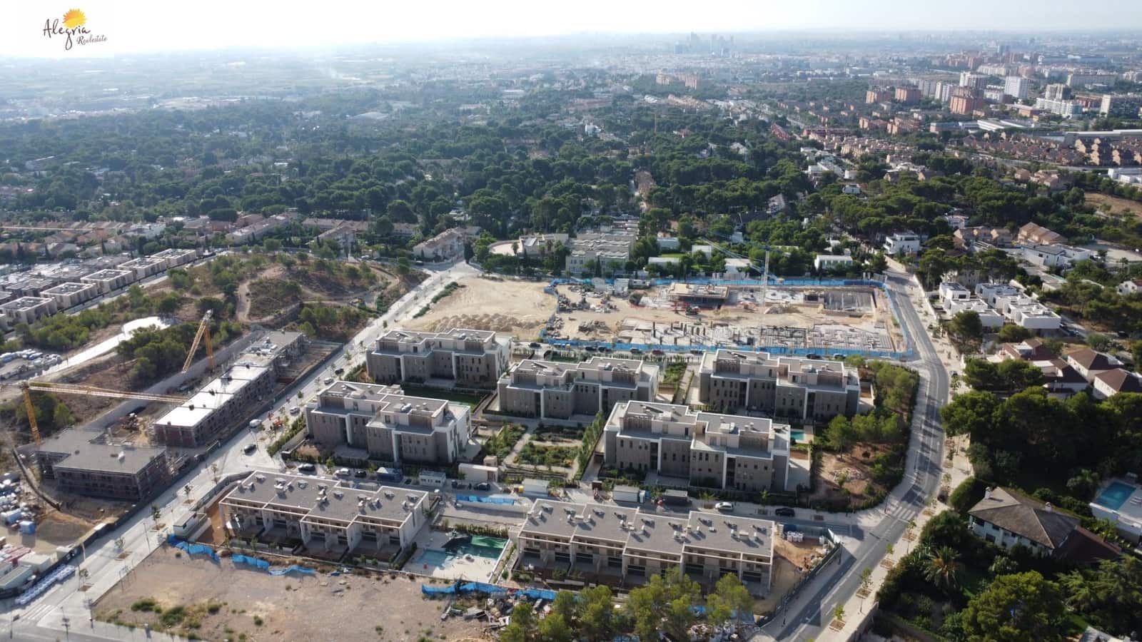 Adosado de 4 habitaciones en Campolivar en venta con piscina - 645.000 € (Ref: 9385598)