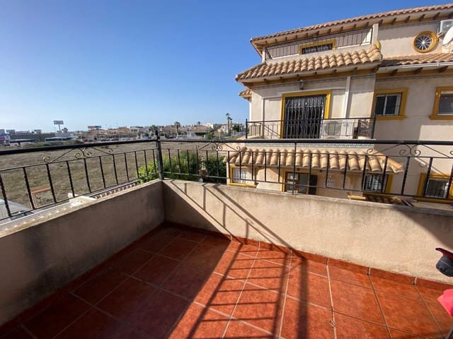 3 soverom Rekkehus til salgs i Punta Prima, Orihuela med svømmebasseng - € 229 000 (Ref: 9385605)