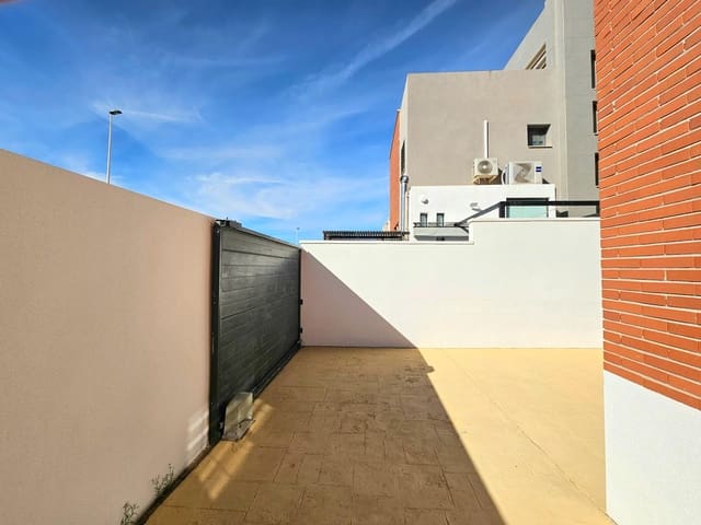 Chalet de 3 habitaciones en Aguas Nuevas, Torrevieja en venta con piscina - 249.900 € (Ref: 9387908)