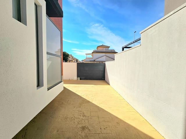 Chalet de 3 habitaciones en Aguas Nuevas, Torrevieja en venta con piscina - 249.900 € (Ref: 9387908)