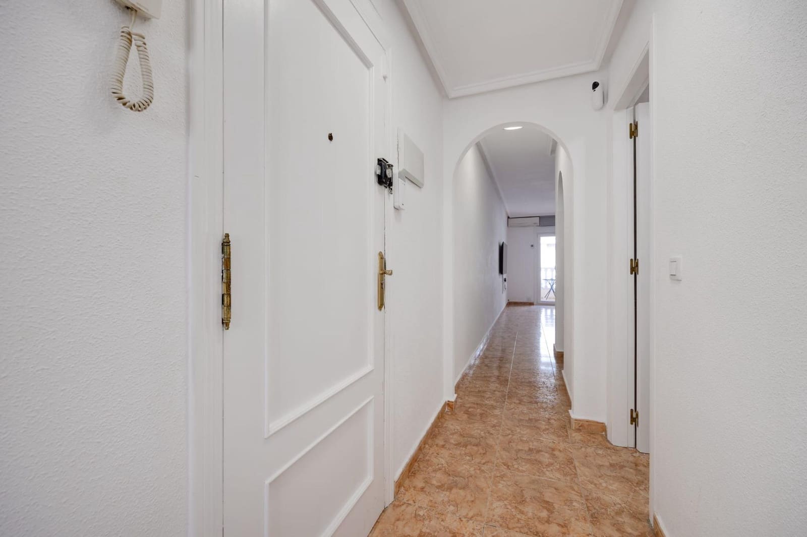 Apartamento de 2 habitaciones en Torrevieja en venta - 147.900 € (Ref: 9387913)