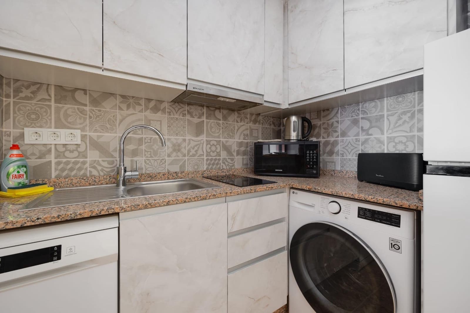 Apartamento de 2 habitaciones en Torrevieja en venta - 147.900 € (Ref: 9387913)