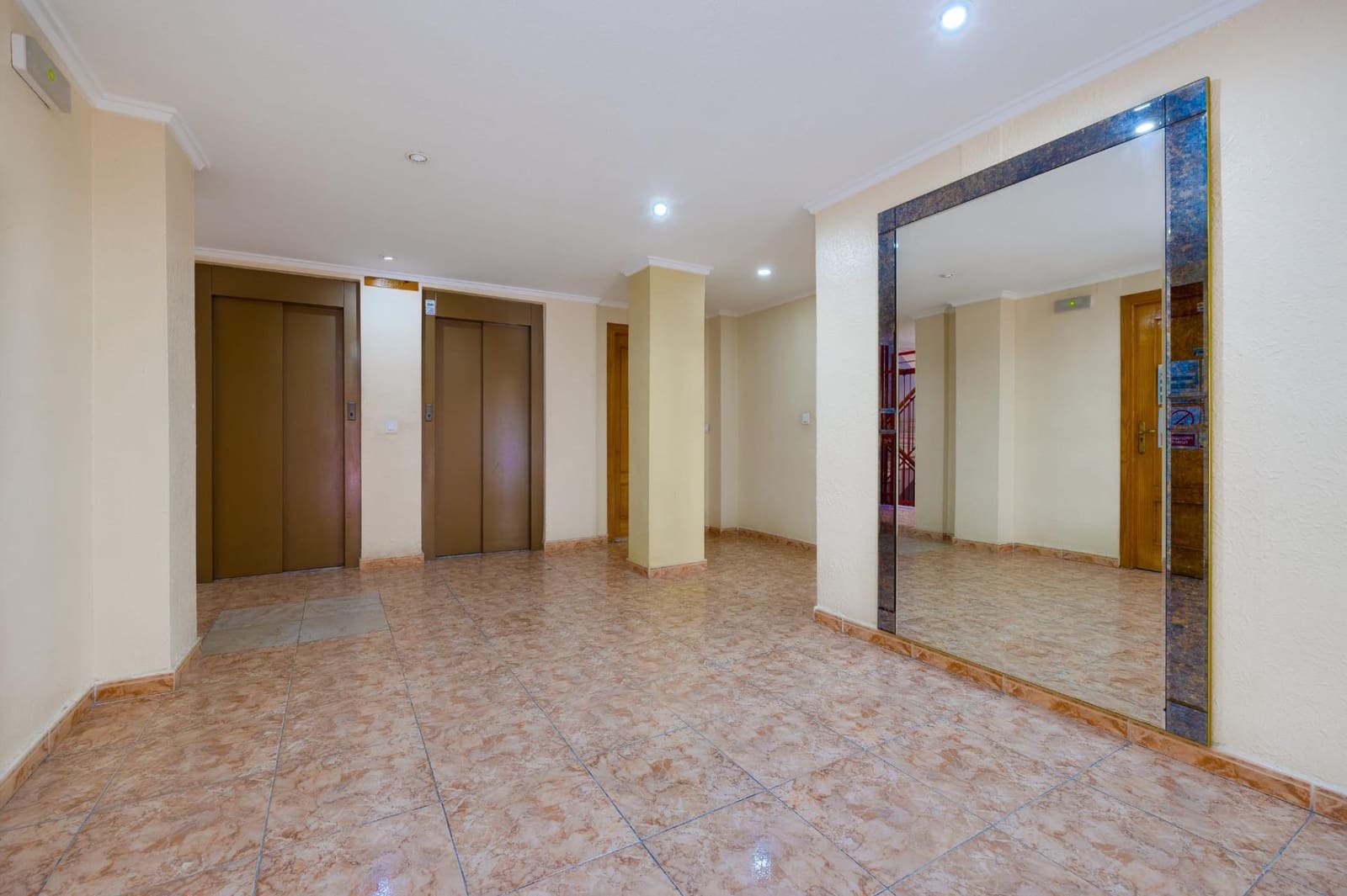 Apartamento de 2 habitaciones en Torrevieja en venta - 147.900 € (Ref: 9387913)