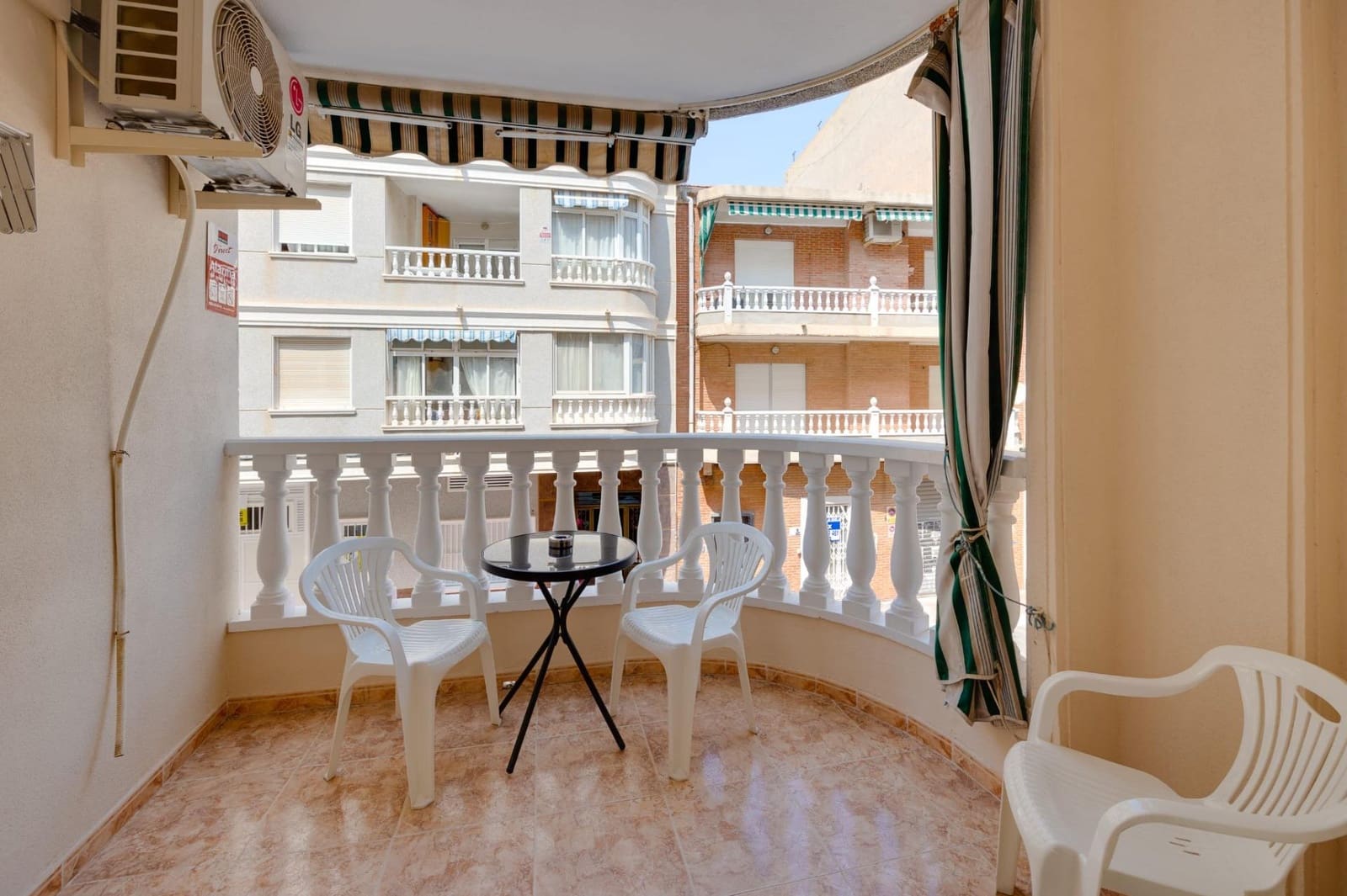 Apartamento de 2 habitaciones en Torrevieja en venta - 147.900 € (Ref: 9387913)