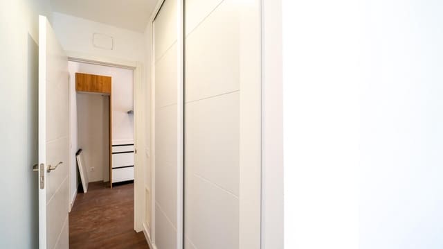 1 slaapkamer Flat te koop in Horcajo, Madrid stad - € 310.000 (Ref: 9390870)