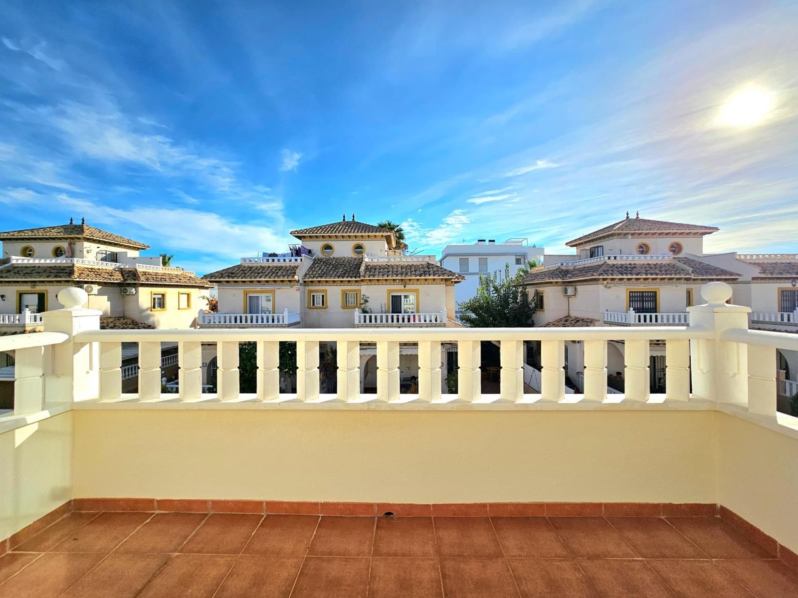 3 sypialnia Dom szeregowy na sprzedaż w Orihuela Costa z basenem - 245 000 € (Ref: 9395986)