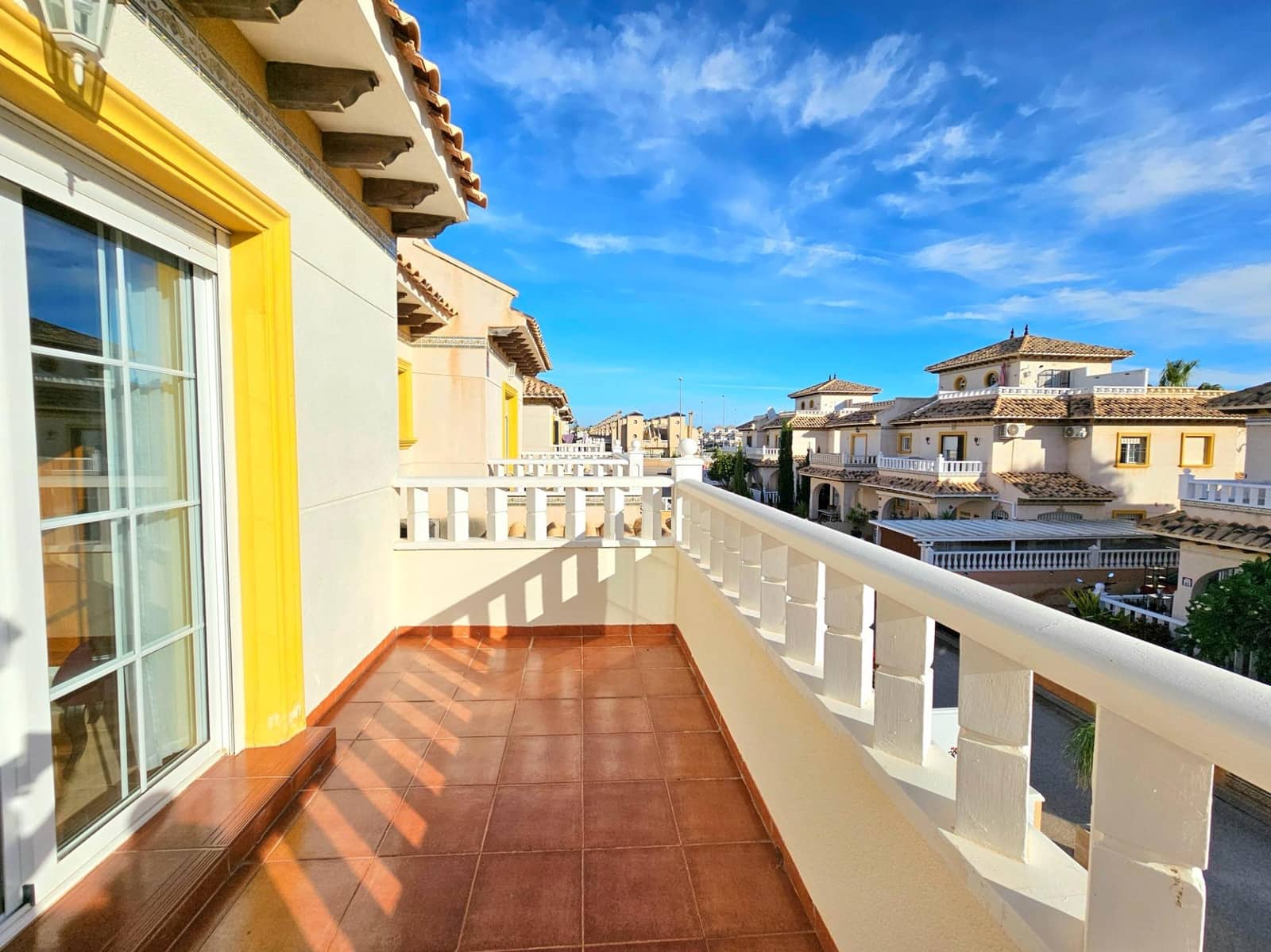 3 sypialnia Dom szeregowy na sprzedaż w Orihuela Costa z basenem - 245 000 € (Ref: 9395986)