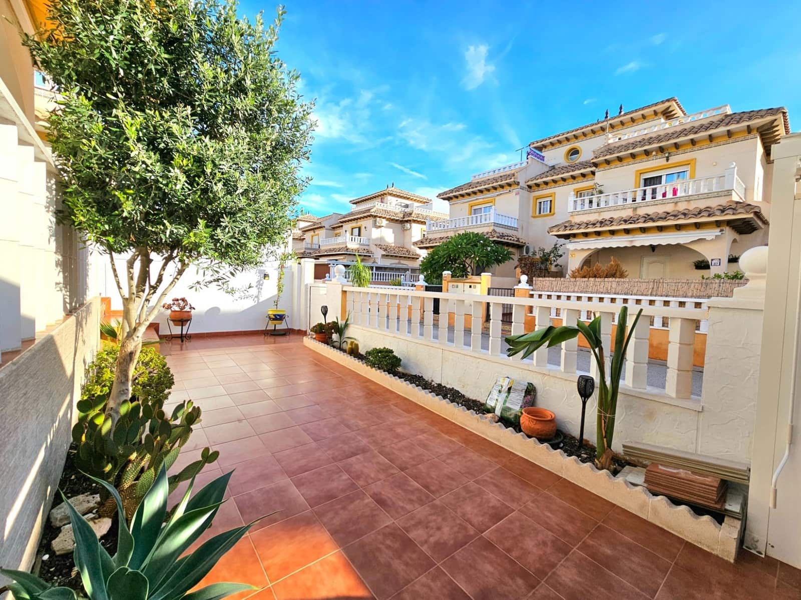 3 sypialnia Dom szeregowy na sprzedaż w Orihuela Costa z basenem - 245 000 € (Ref: 9395986)