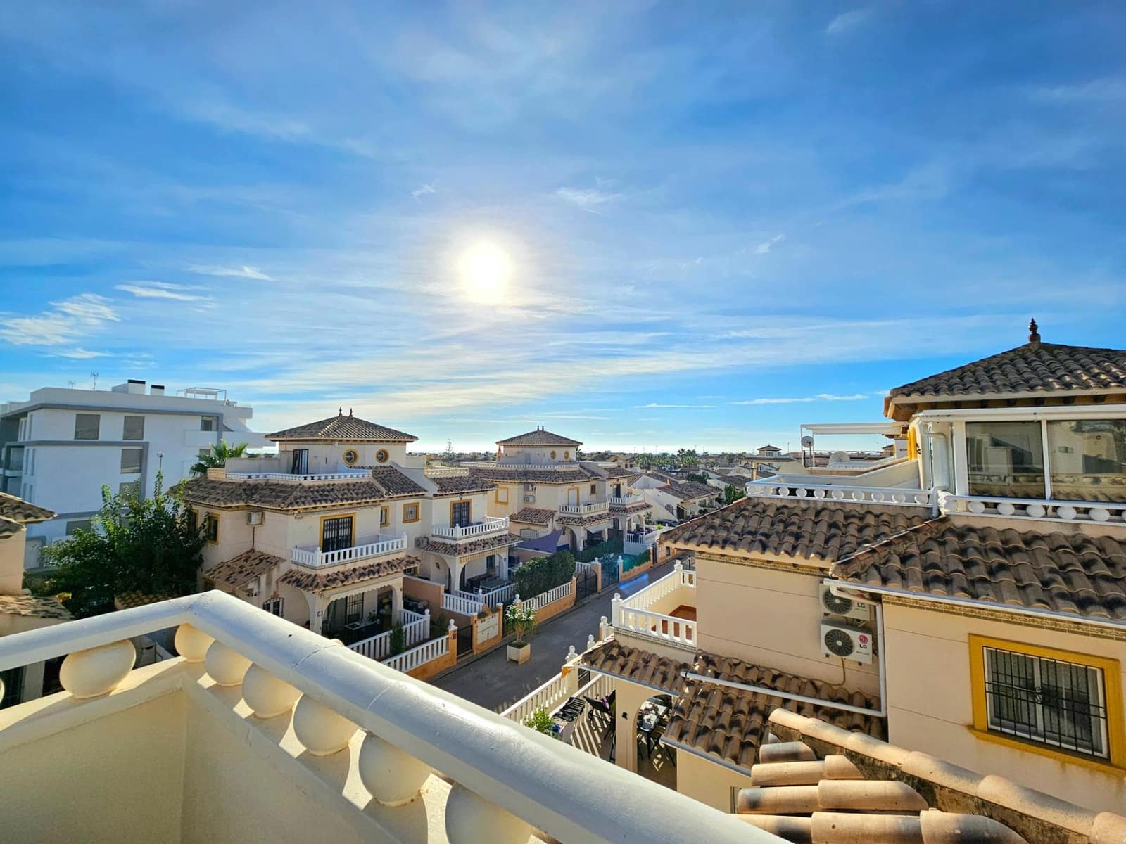 3 sypialnia Dom szeregowy na sprzedaż w Orihuela Costa z basenem - 245 000 € (Ref: 9395986)