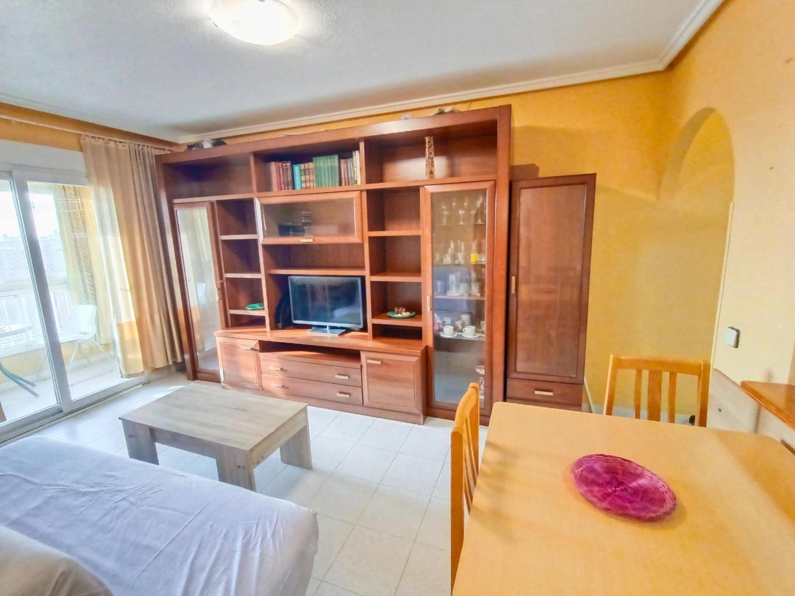 Apartamento de 2 habitaciones en Torrevieja en venta con piscina garaje - 133.000 € (Ref: 9398482)