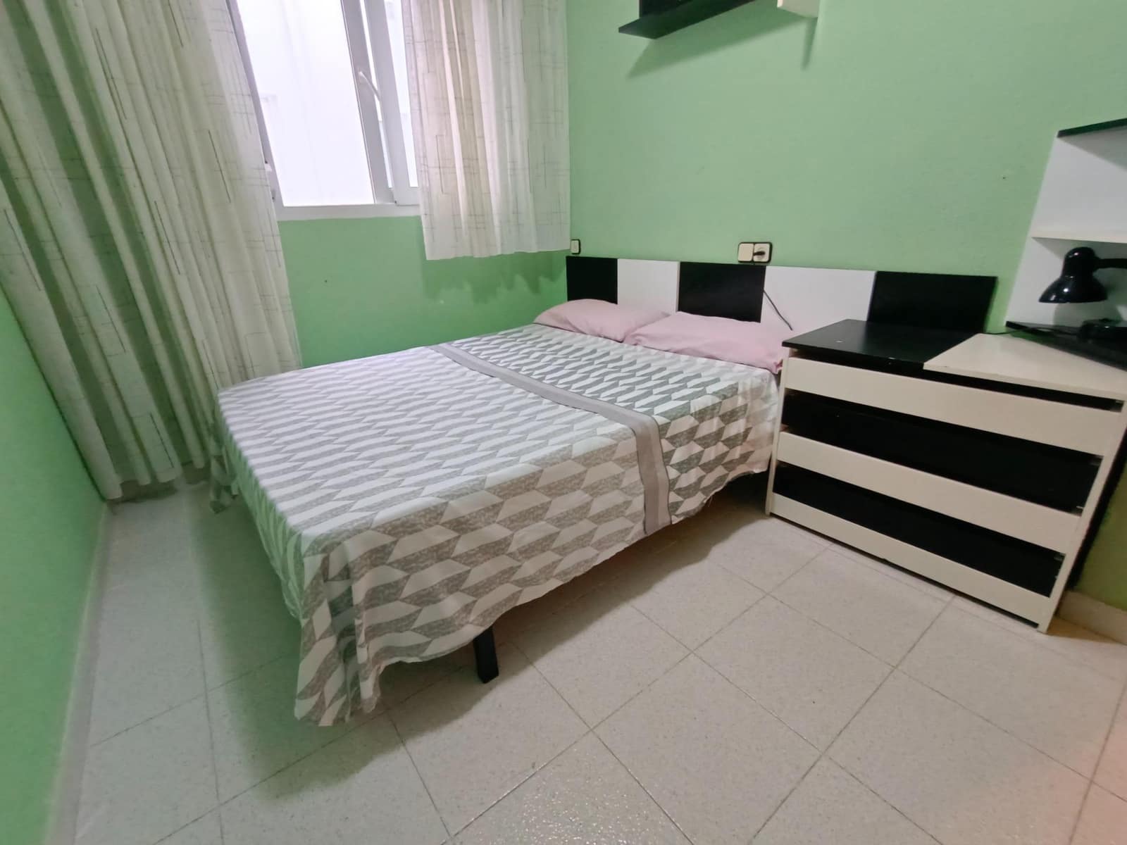 Apartamento de 2 habitaciones en Torrevieja en venta con piscina garaje - 133.000 € (Ref: 9398482)