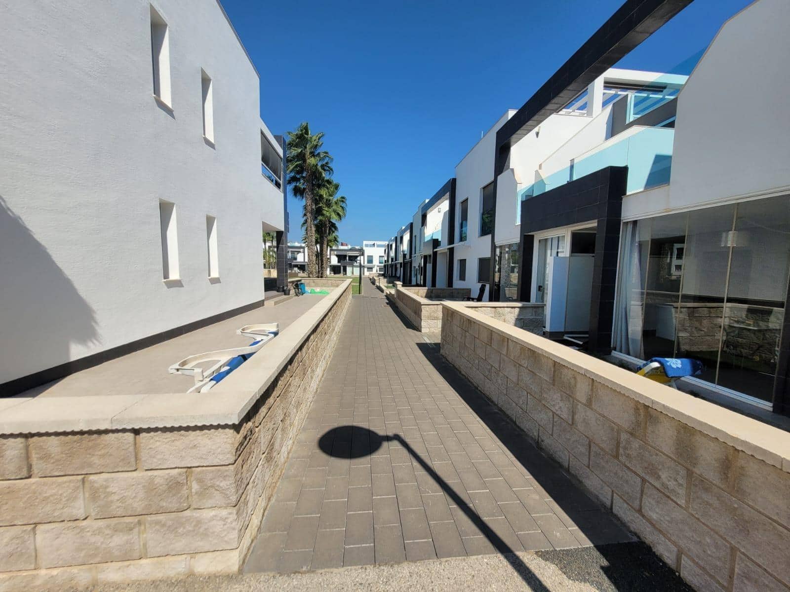 2 makuuhuone Bungalow myytävänä paikassa La Zenia mukana uima-altaan 
autotalli - 289 900 € (Ref: 9398483)