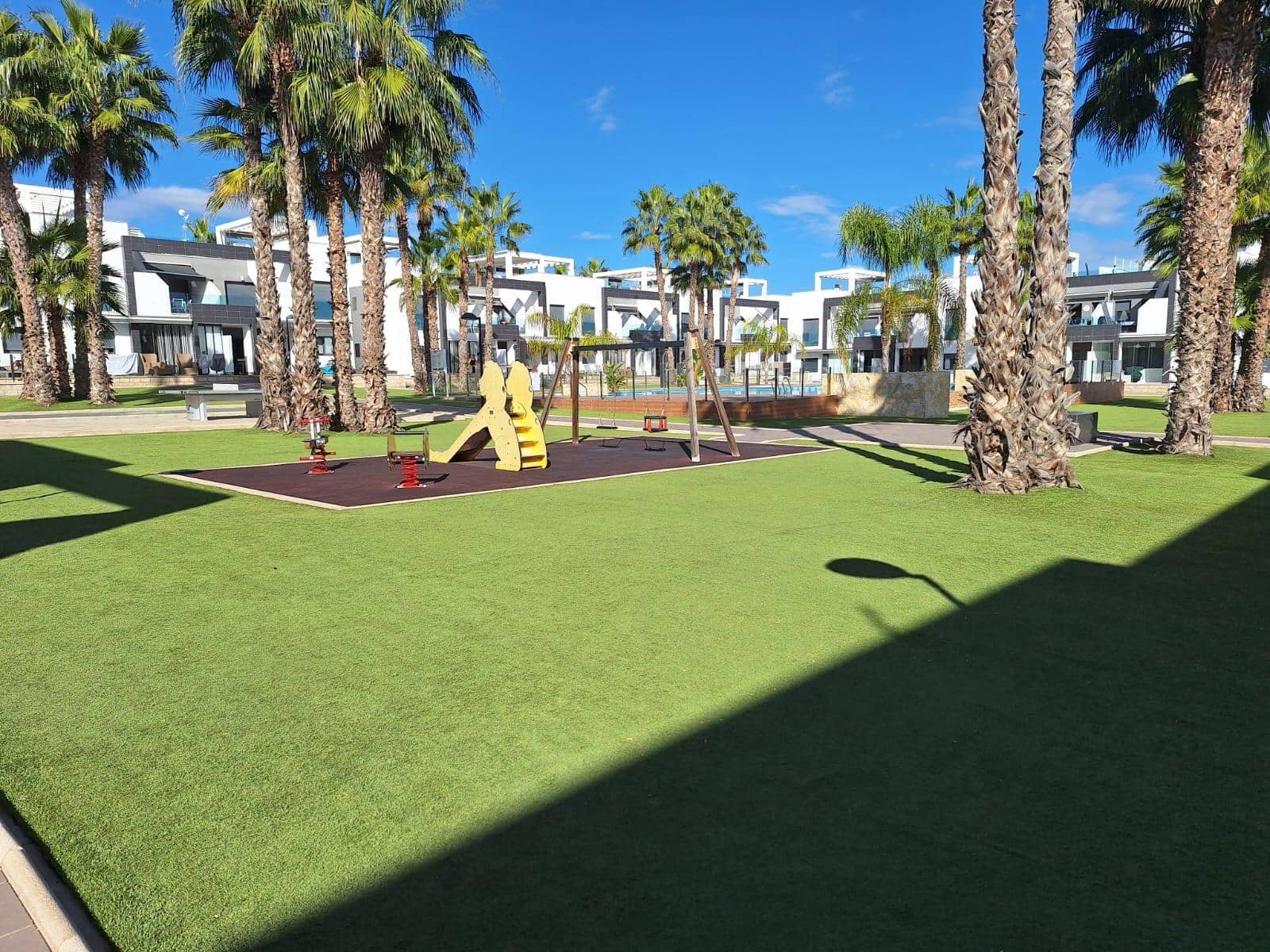 2 makuuhuone Bungalow myytävänä paikassa La Zenia mukana uima-altaan 
autotalli - 289 900 € (Ref: 9398483)