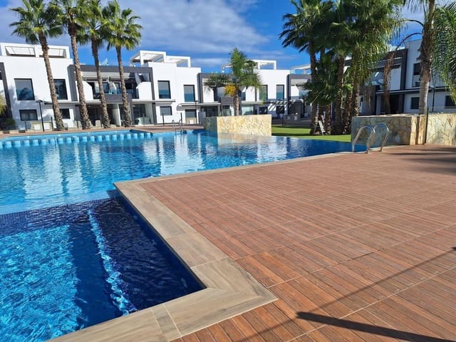 2 makuuhuone Bungalow myytävänä paikassa La Zenia, Orihuela mukana uima-altaan 
autotalli - 289 900 € (Ref: 9398483)