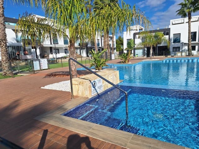 2 makuuhuone Bungalow myytävänä paikassa La Zenia, Orihuela mukana uima-altaan 
autotalli - 289 900 € (Ref: 9398483)