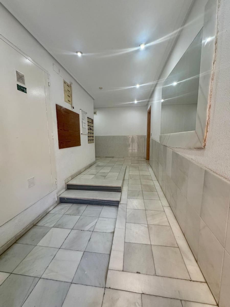 1 soverom Penthouse til salgs i Torrevieja - € 135 260 (Ref: 9398484)