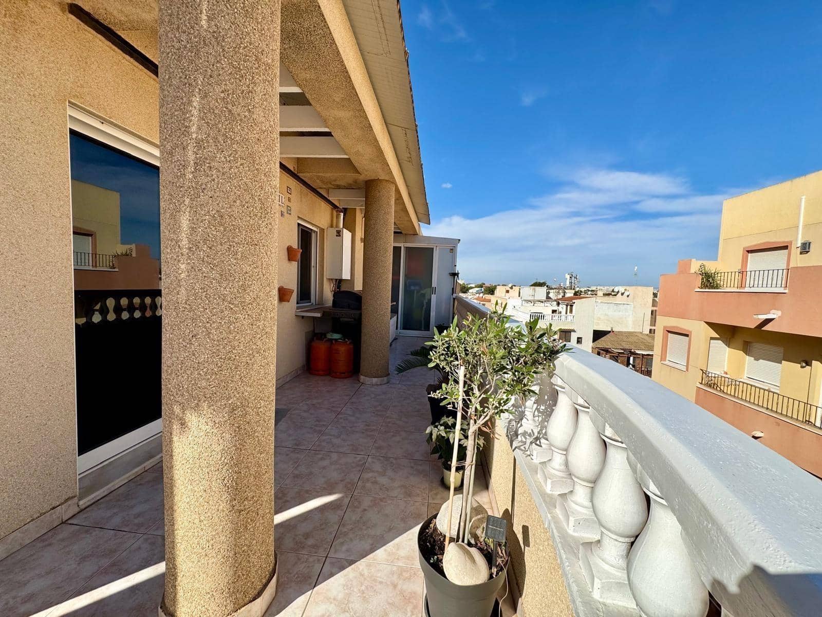 1 soverom Penthouse til salgs i Torrevieja - € 135 260 (Ref: 9398484)